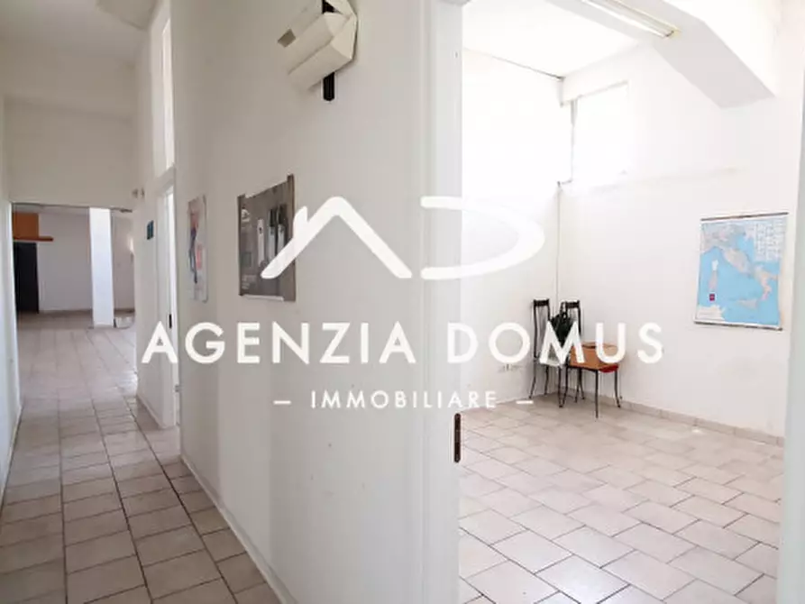 Immagine 52 di Laboratorio in vendita  a Racale