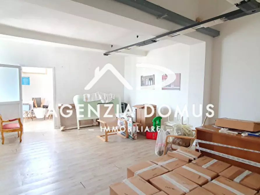 Immagine 55 di Laboratorio in vendita  a Racale