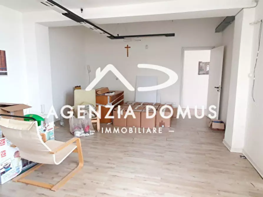 Immagine 56 di Laboratorio in vendita  a Racale