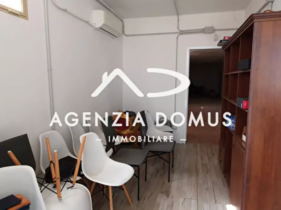 Immagine 57 di Laboratorio in vendita  a Racale