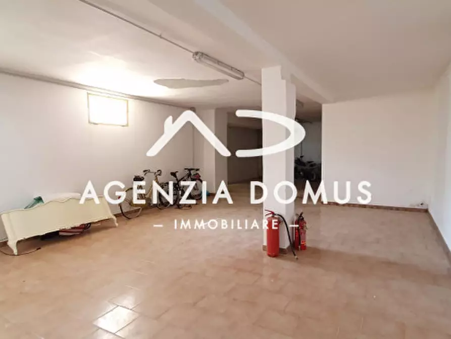 Immagine 58 di Laboratorio in vendita  a Racale