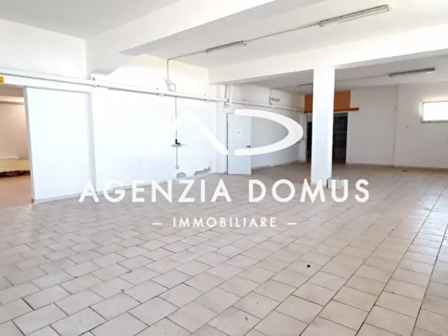 Immagine 60 di Laboratorio in vendita  a Racale