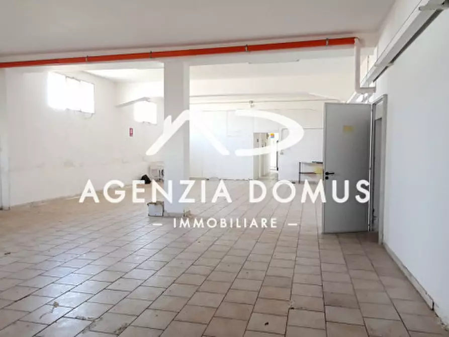 Immagine 61 di Laboratorio in vendita  a Racale