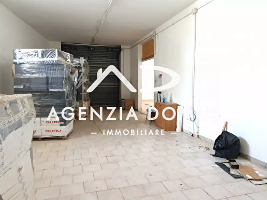 Immagine 63 di Laboratorio in vendita  a Racale