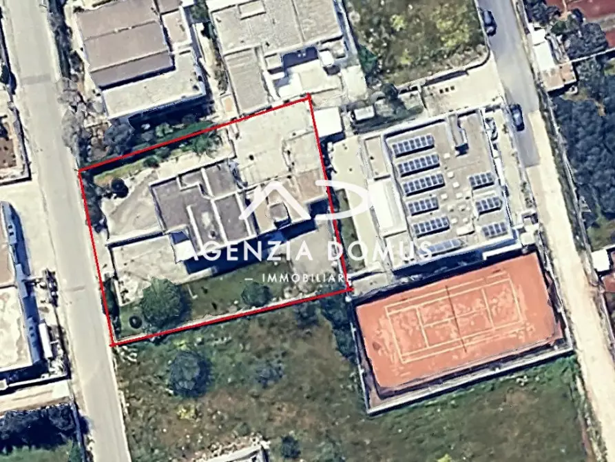 Immagine 66 di Laboratorio in vendita  a Racale