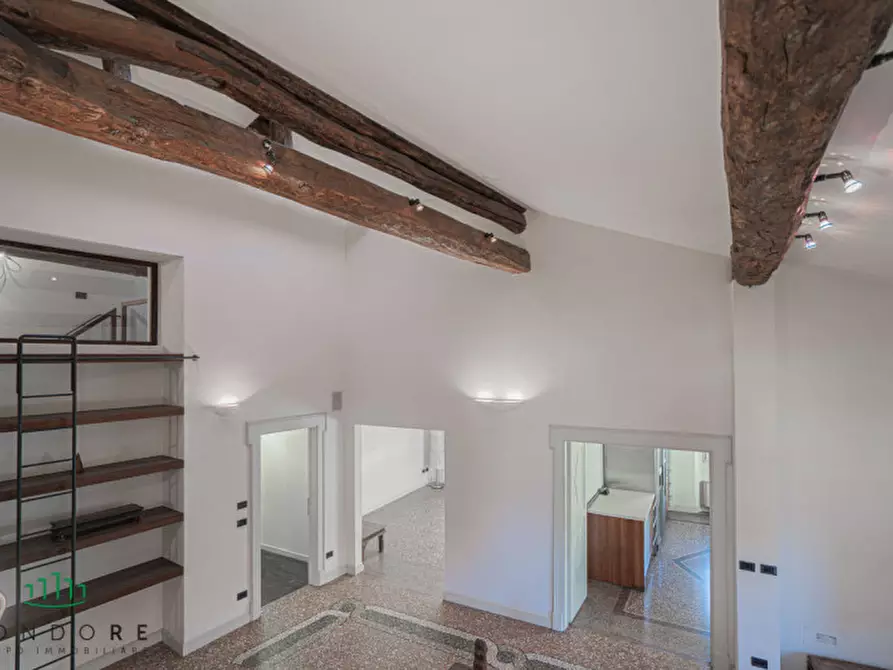 Immagine 9 di Appartamento in vendita  in Via Castiglione a Bologna