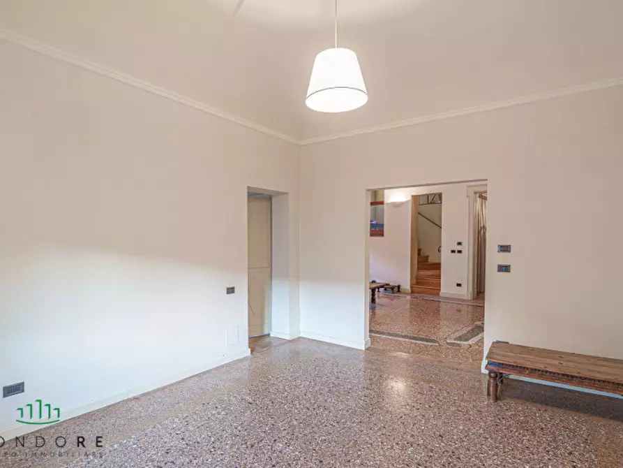 Immagine 15 di Appartamento in vendita  in Via Castiglione a Bologna