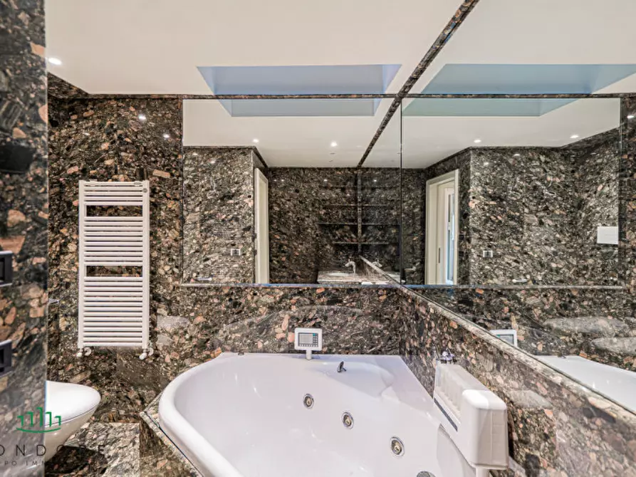 Immagine 49 di Appartamento in vendita  in Via Castiglione a Bologna