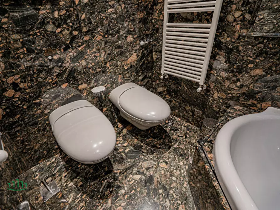 Immagine 52 di Appartamento in vendita  in Via Castiglione a Bologna