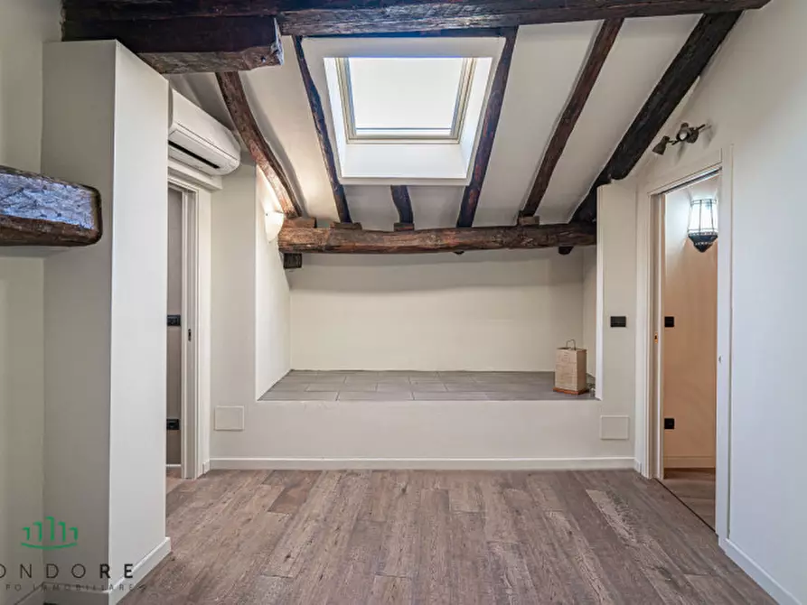 Immagine 60 di Appartamento in vendita  in Via Castiglione a Bologna