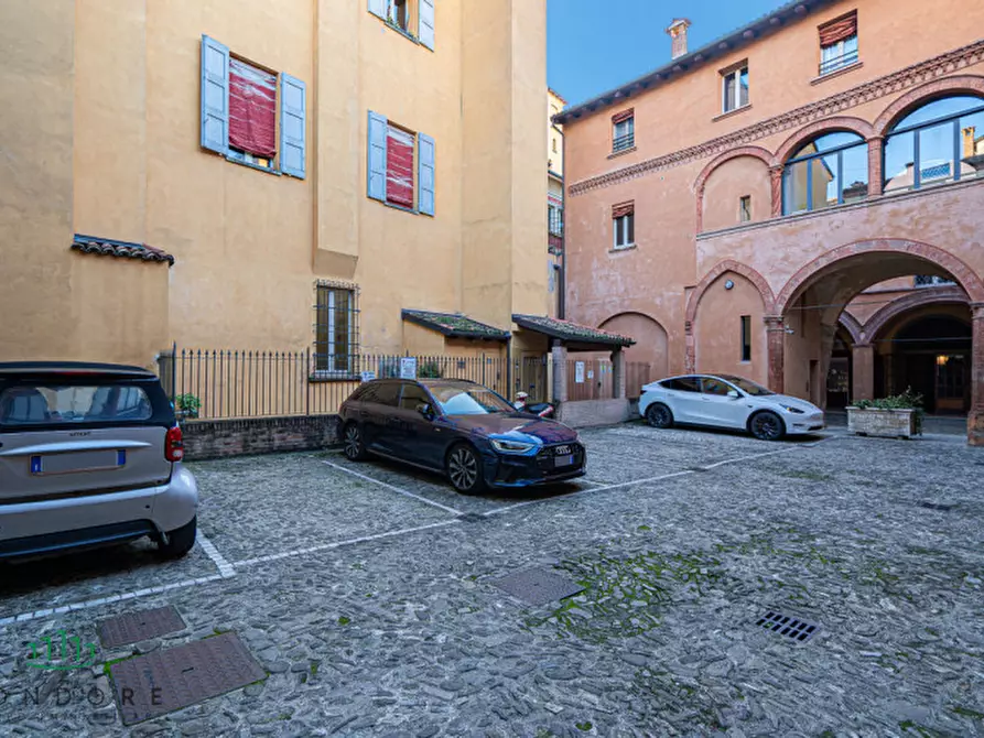 Immagine 76 di Appartamento in vendita  in Via Castiglione a Bologna