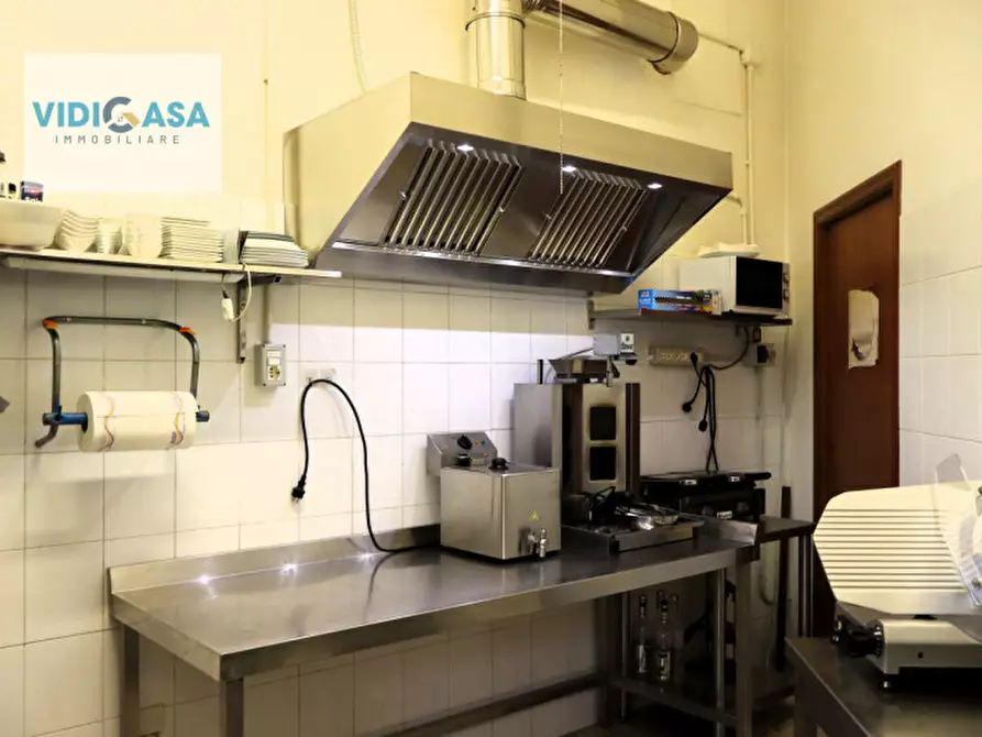 Immagine 9 di Attività commerciale in vendita  in Via Gaetano Donizetti 46 a Montescaglioso