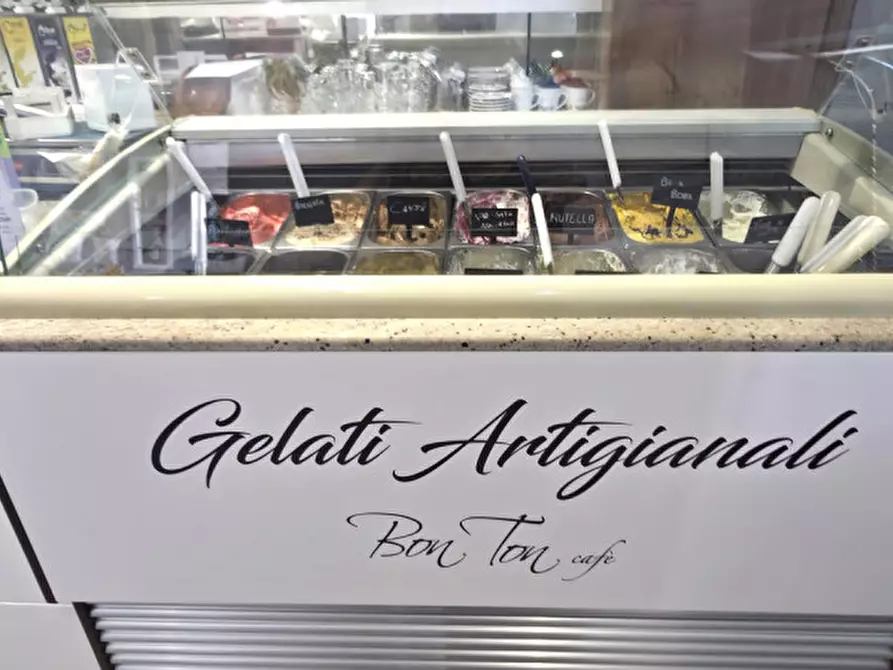 Immagine 24 di Attività commerciale in vendita  in Via Gaetano Donizetti 46 a Montescaglioso