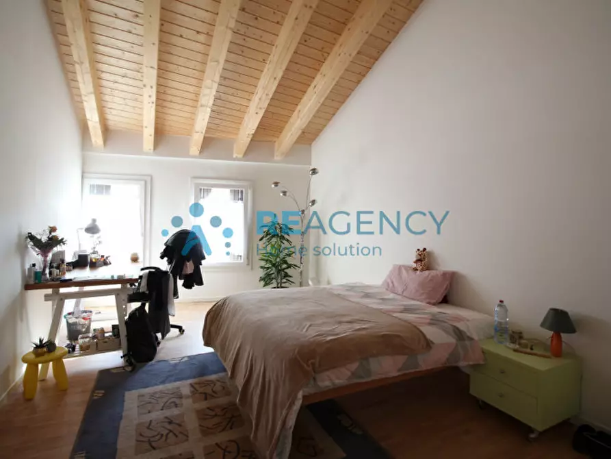Immagine 1 di Attico in vendita  in Corso Giuseppe Garibaldi a Thiene