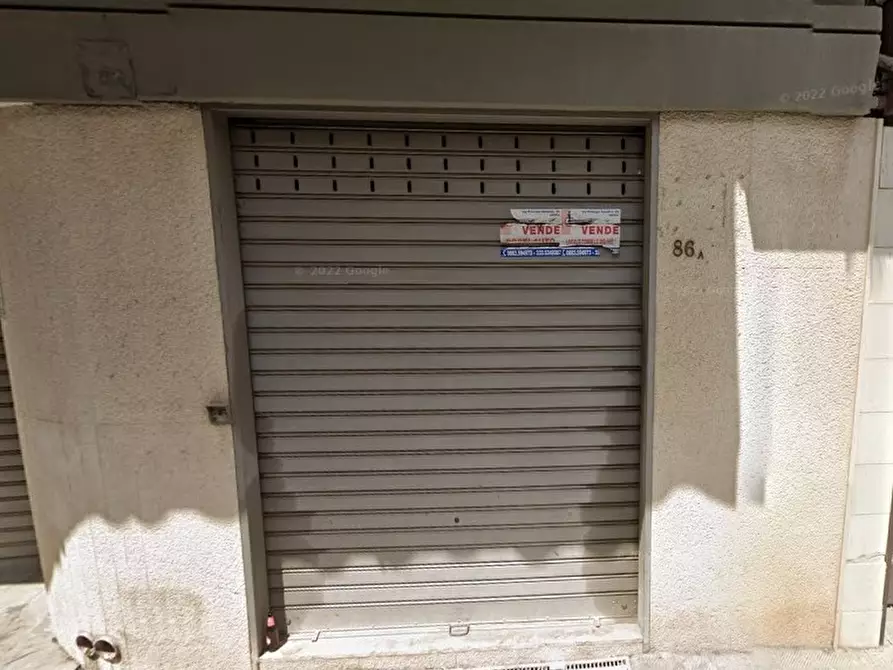 Immagine 1 di Negozio in vendita  in Via Francesco Petrarca, 86 a Andria
