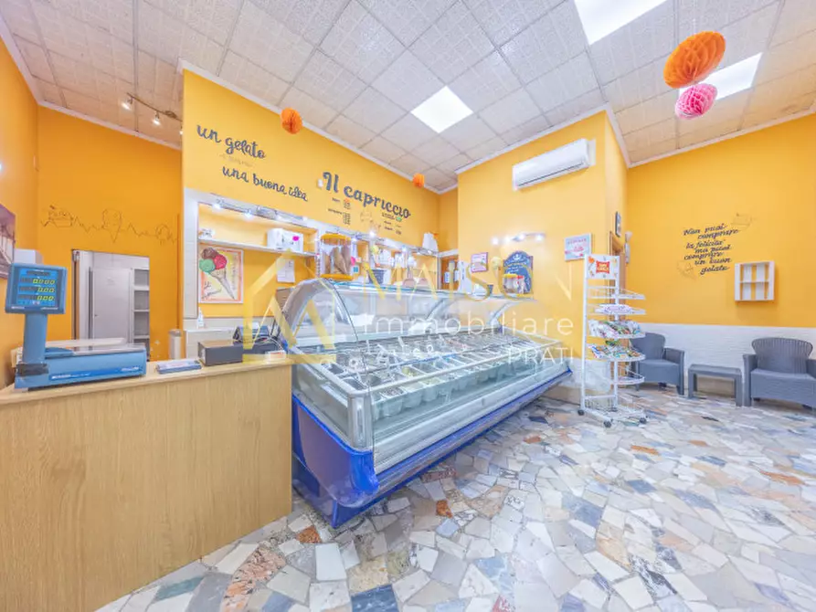 Immagine 1 di Negozio in vendita  in Via Massa di San Giuliano a Roma