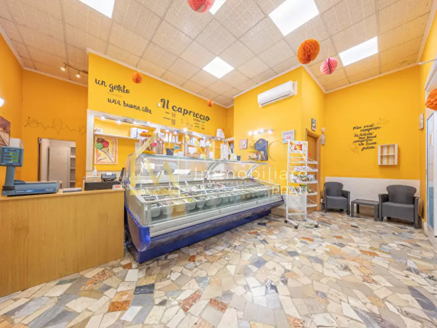 Immagine 2 di Negozio in vendita  in Via Massa di San Giuliano a Roma