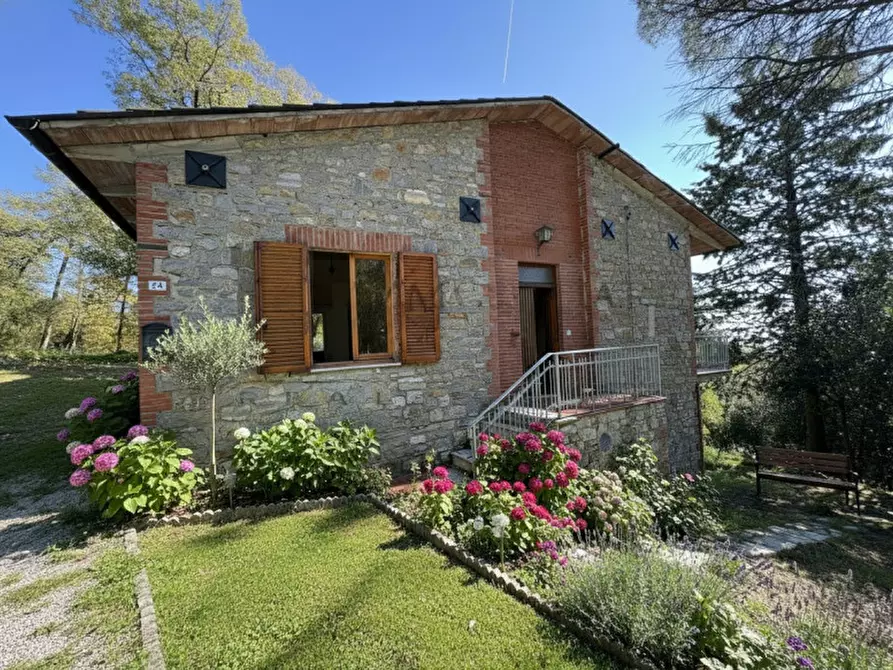 Immagine 1 di Casa indipendente in vendita  a Tuoro Sul Trasimeno