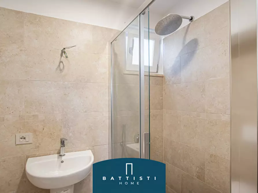 Immagine 32 di Attico in affitto  in Piazza Barberini a Roma