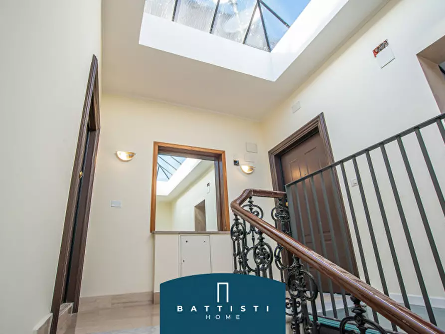 Immagine 38 di Attico in affitto  in Piazza Barberini a Roma