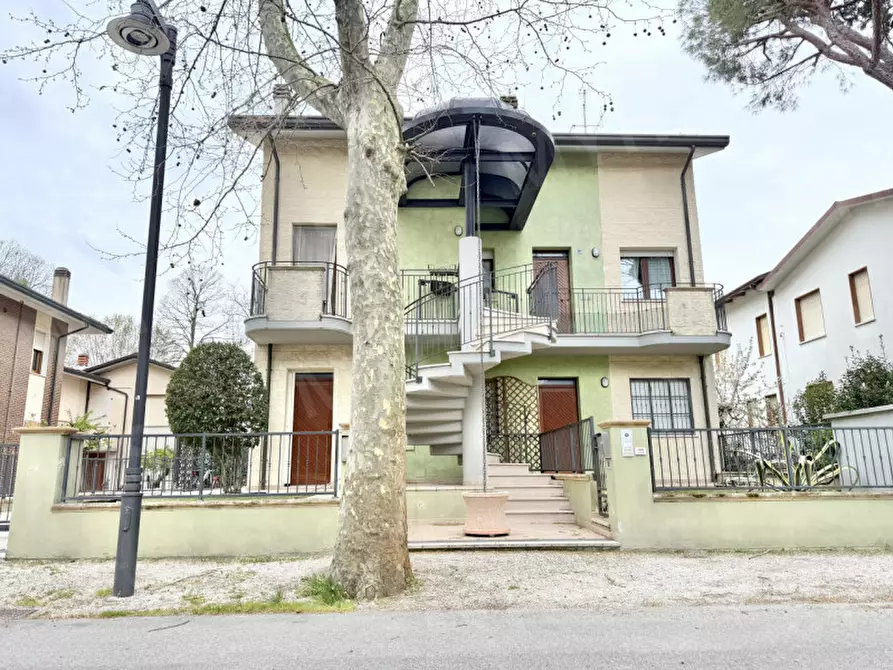 Immagine 1 di Appartamento in vendita  in Viale Adamo Arcangeli, 30 a Cesenatico