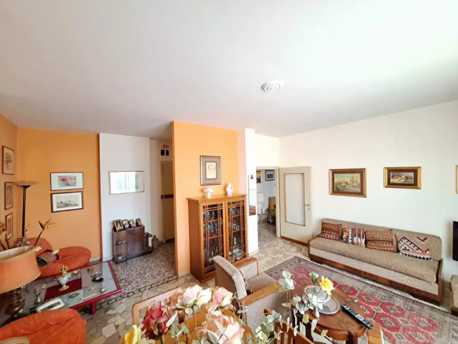 Immagine 1 di Appartamento in vendita  in Corso del Popolo a Rovigo