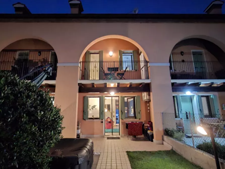 Immagine 1 di Villetta a schiera in vendita  a Due Carrare