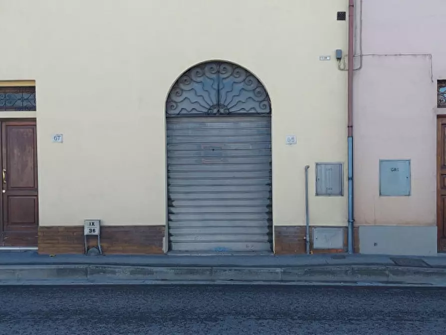 Immagine 1 di Negozio in vendita  in Via Guglielmo Marconi a Montevarchi