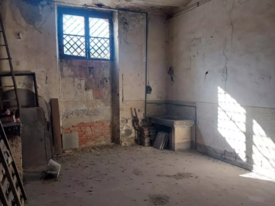 Immagine 2 di Negozio in vendita  in Via Guglielmo Marconi a Montevarchi