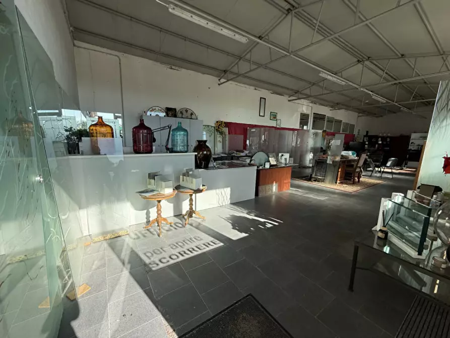 Immagine 9 di Attività commerciale in vendita  in Adria, Via Voltascirocco a Adria