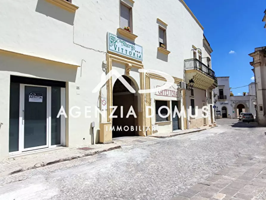 Immagine 1 di Negozio in affitto  in Piazza San Martino 10 a Taviano