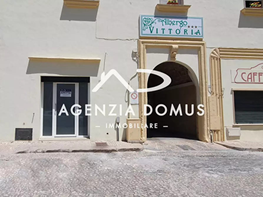 Immagine 2 di Negozio in affitto  in Piazza San Martino 10 a Taviano