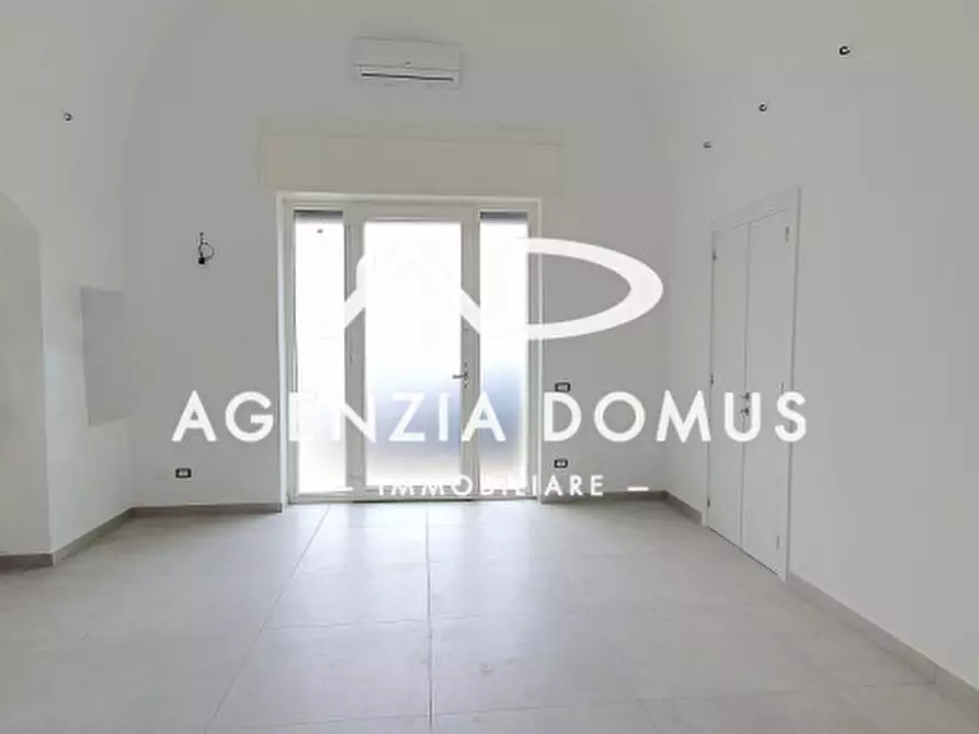 Immagine 5 di Negozio in affitto  in Piazza San Martino 10 a Taviano