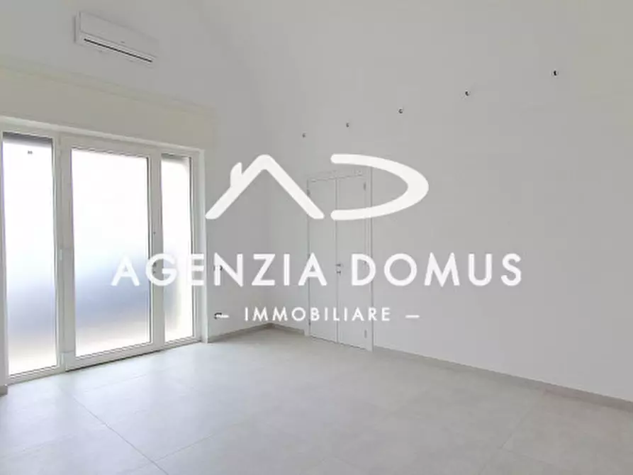 Immagine 6 di Negozio in affitto  in Piazza San Martino 10 a Taviano