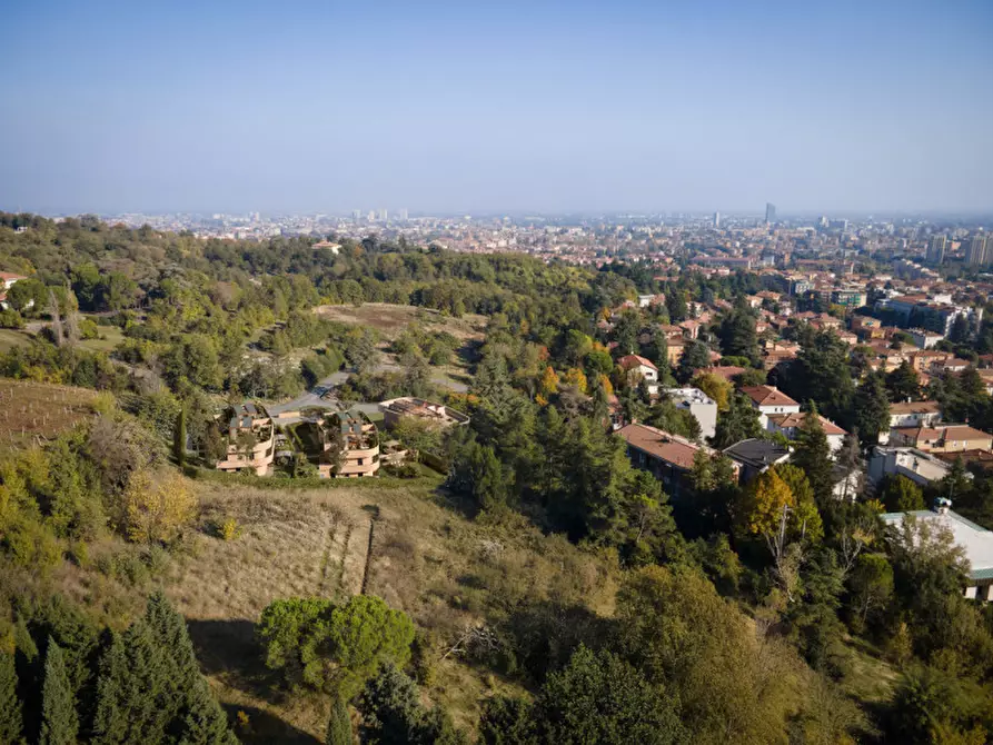 Immagine 1 di Appartamento in vendita  in via toscana a Bologna
