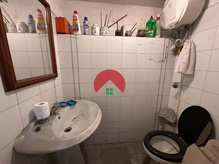 Immagine 6 di Magazzino in vendita  a Matera