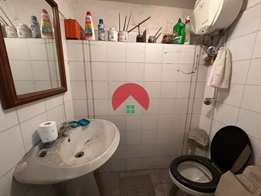 Immagine 7 di Magazzino in vendita  a Matera