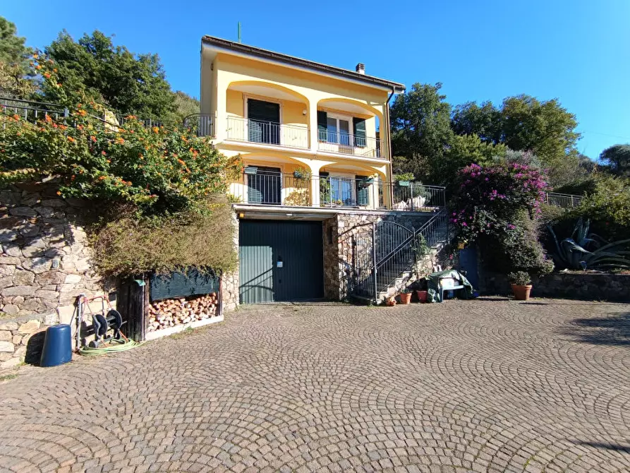 Immagine 1 di Villa in vendita  in Via San Lorenzo al colle a Savona