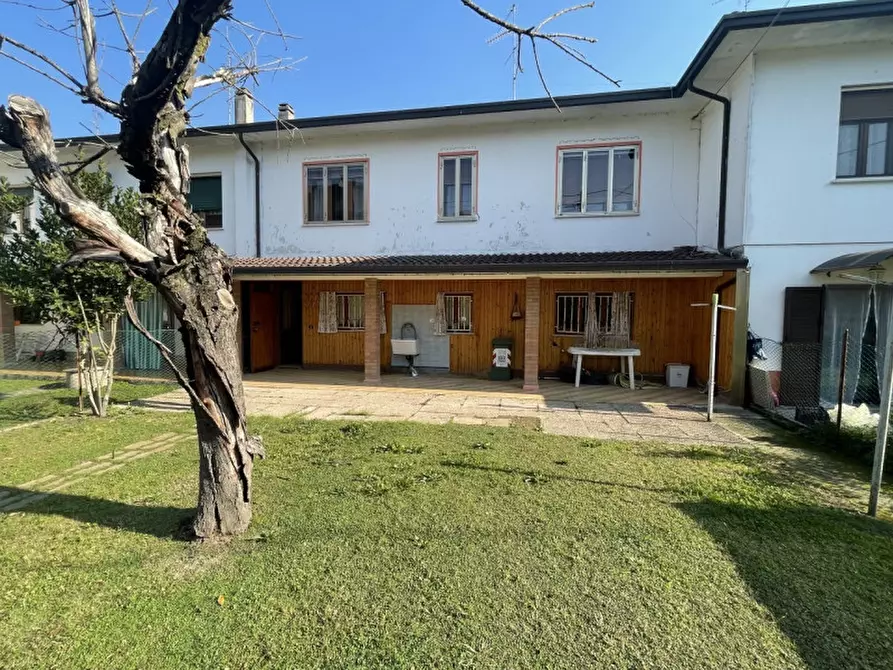 Immagine 23 di Villetta a schiera in vendita  a Suzzara