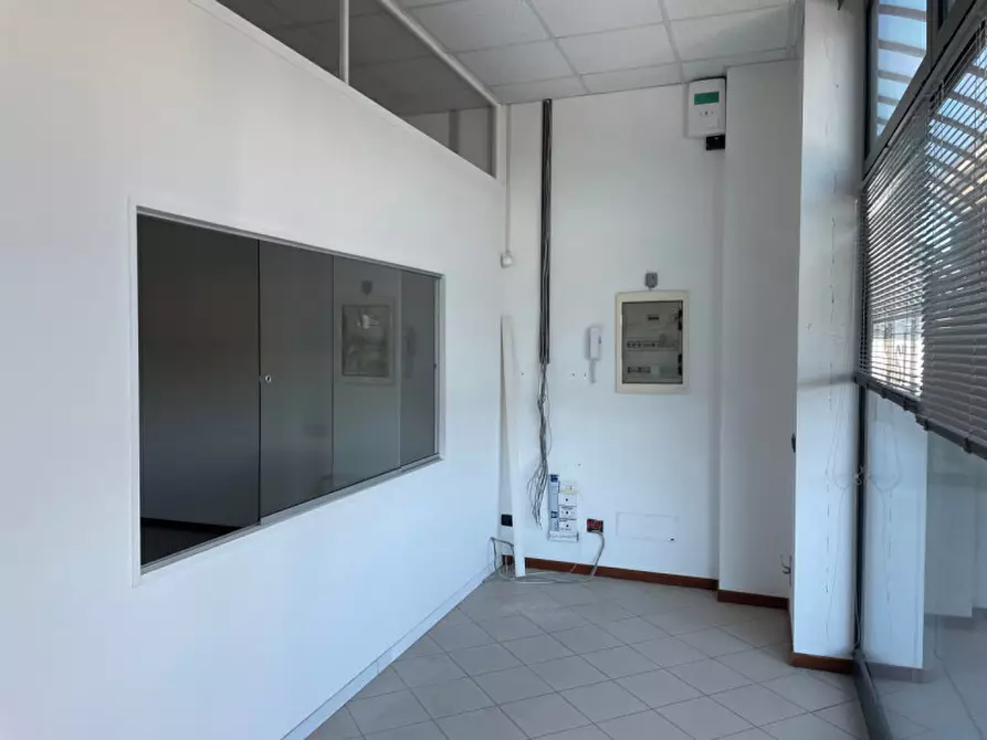 Immagine 5 di Ufficio in affitto  a Sassuolo
