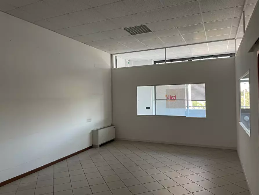 Immagine 6 di Ufficio in affitto  a Sassuolo