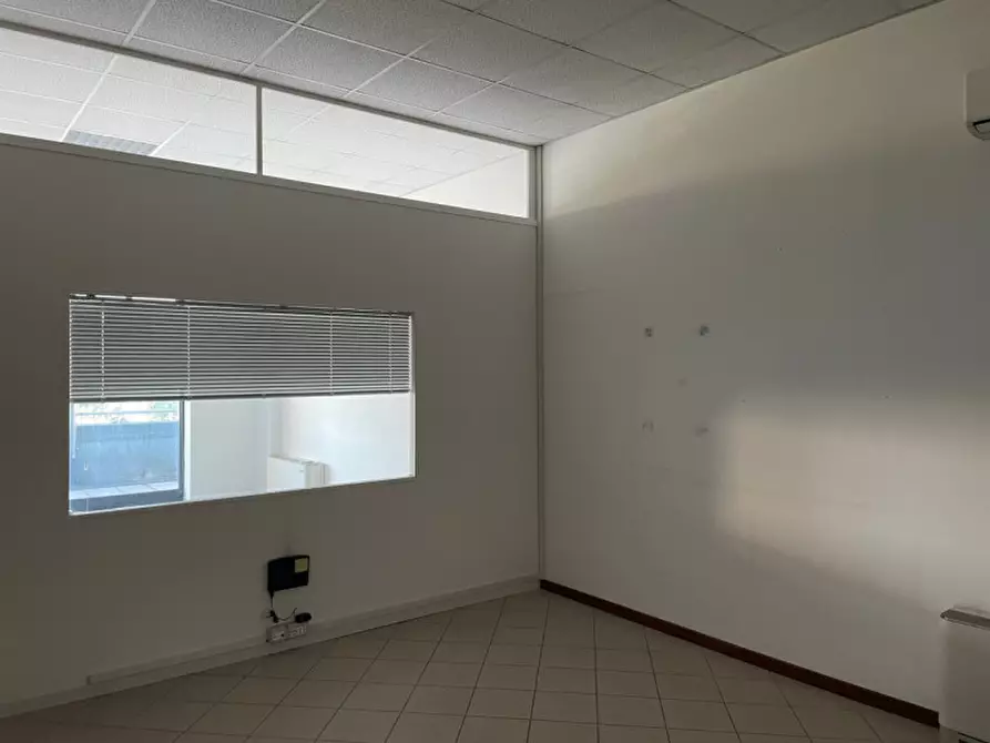 Immagine 7 di Ufficio in affitto  a Sassuolo