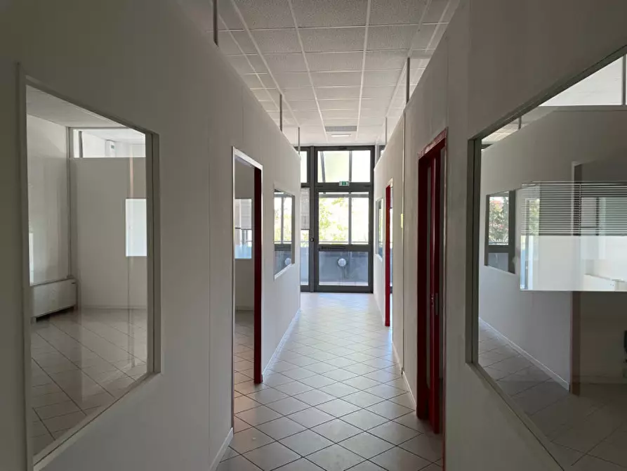 Immagine 8 di Ufficio in affitto  a Sassuolo