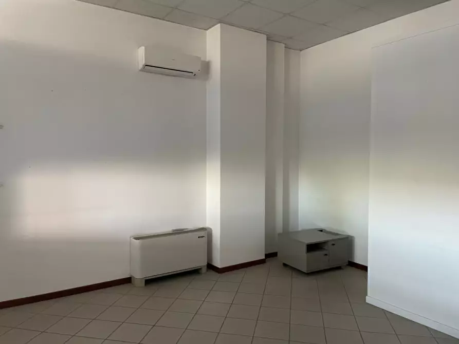 Immagine 9 di Ufficio in affitto  a Sassuolo