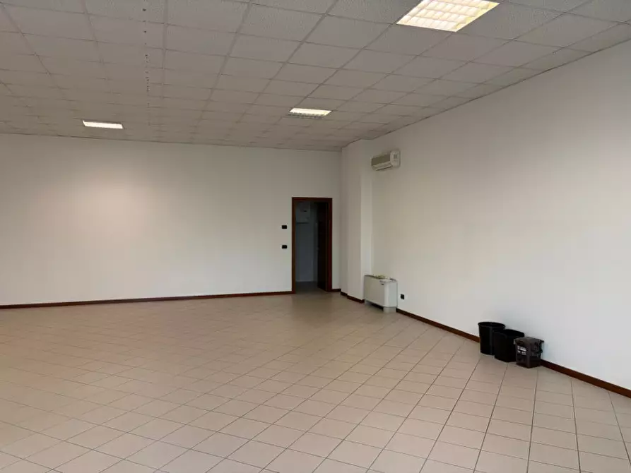 Immagine 3 di Ufficio in affitto  a Sassuolo