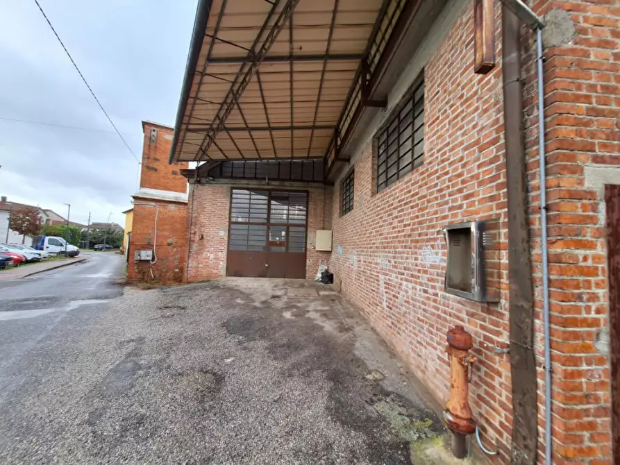 Immagine 3 di Capannone industriale in vendita  in Via Villa Fontana, 57, 55018 Capannori LU, Italia a Capannori