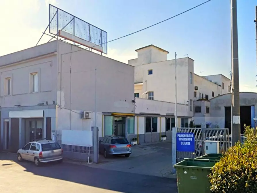 Immagine 1 di Capannone industriale in vendita  in Via Cesare Battisti, 74121 Taranto TA, Italia a Taranto