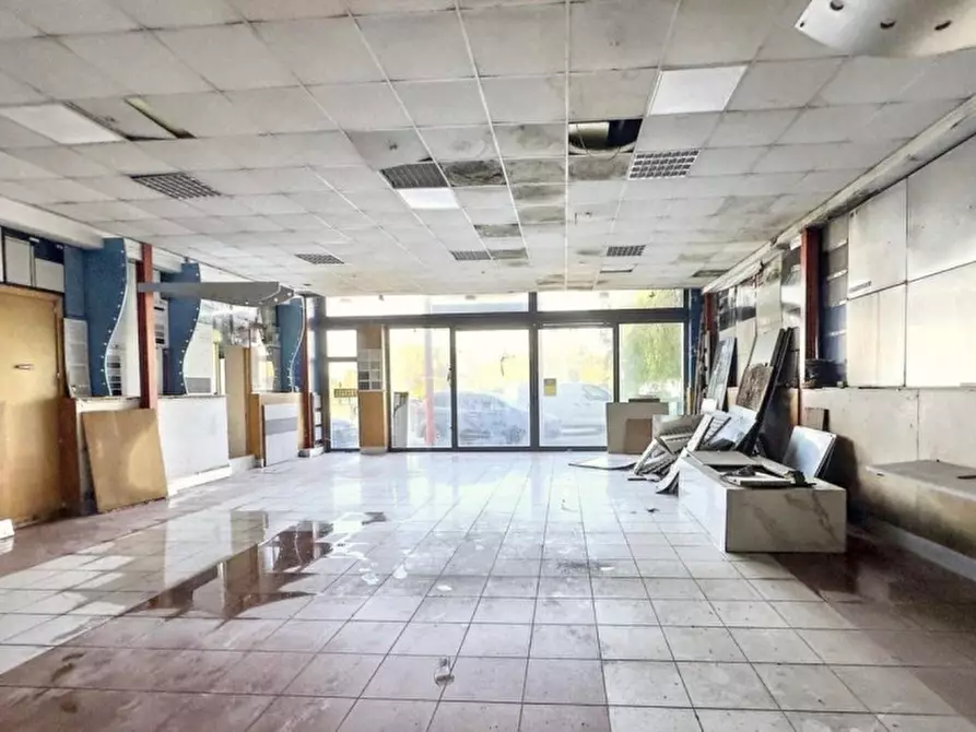 Immagine 2 di Capannone industriale in vendita  in Via Cesare Battisti, 74121 Taranto TA, Italia a Taranto