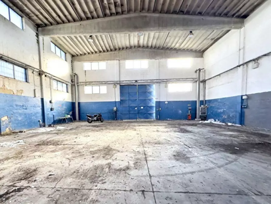 Immagine 3 di Capannone industriale in vendita  in Via Cesare Battisti, 74121 Taranto TA, Italia a Taranto