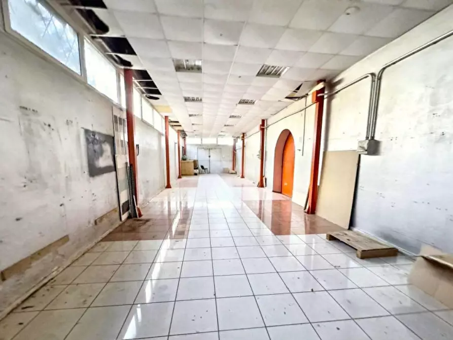 Immagine 4 di Capannone industriale in vendita  in Via Cesare Battisti, 74121 Taranto TA, Italia a Taranto